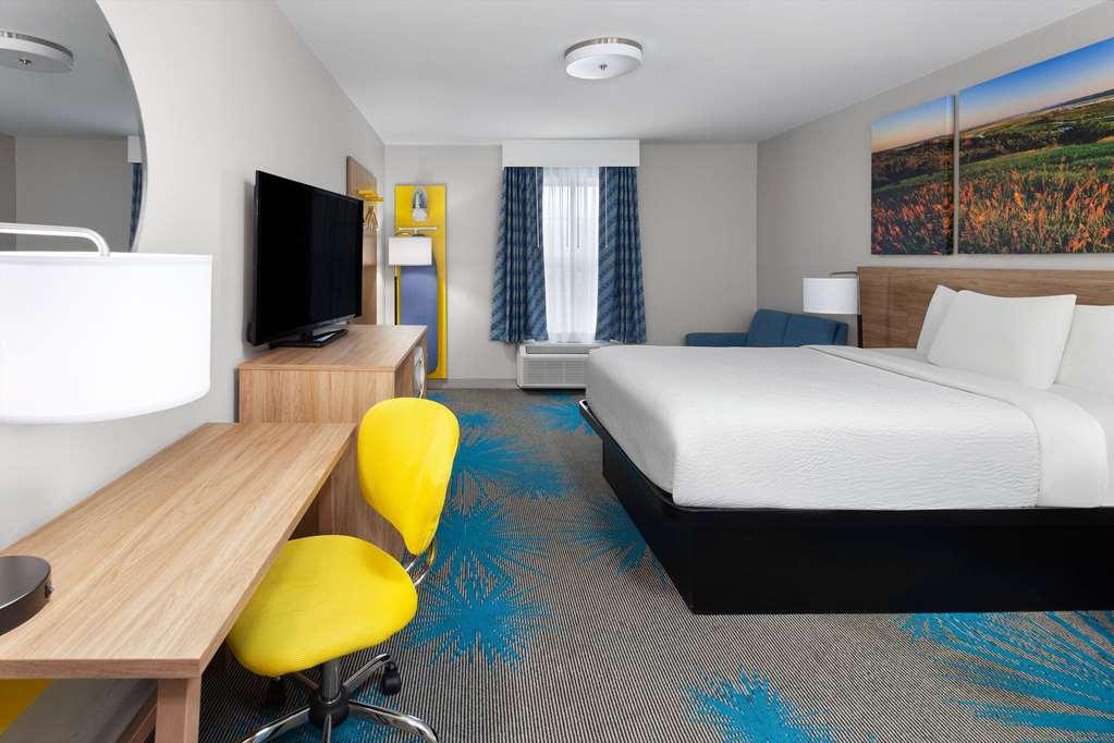 Days Inn & Suites By Wyndham Sellersburg Bilik gambar