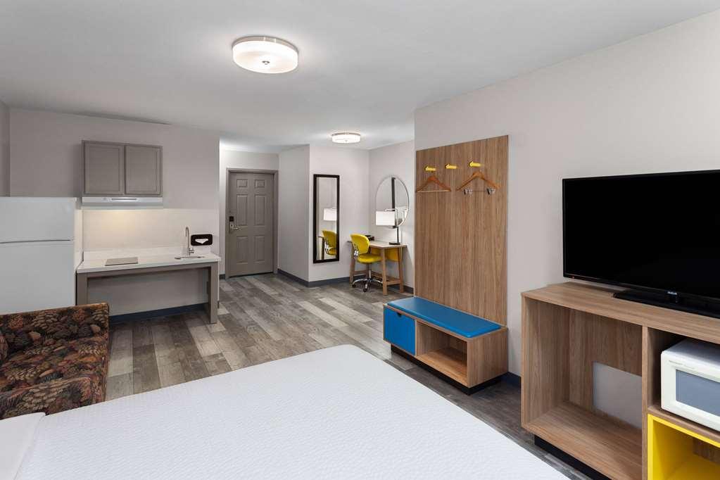 Days Inn & Suites By Wyndham Sellersburg Bilik gambar