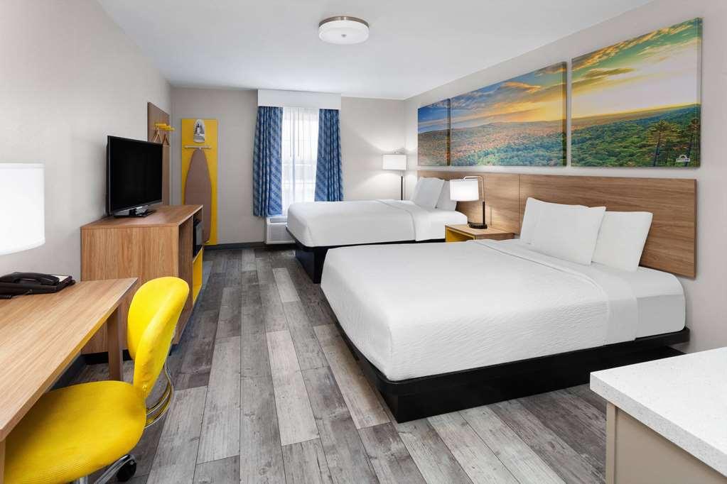 Days Inn & Suites By Wyndham Sellersburg Bilik gambar