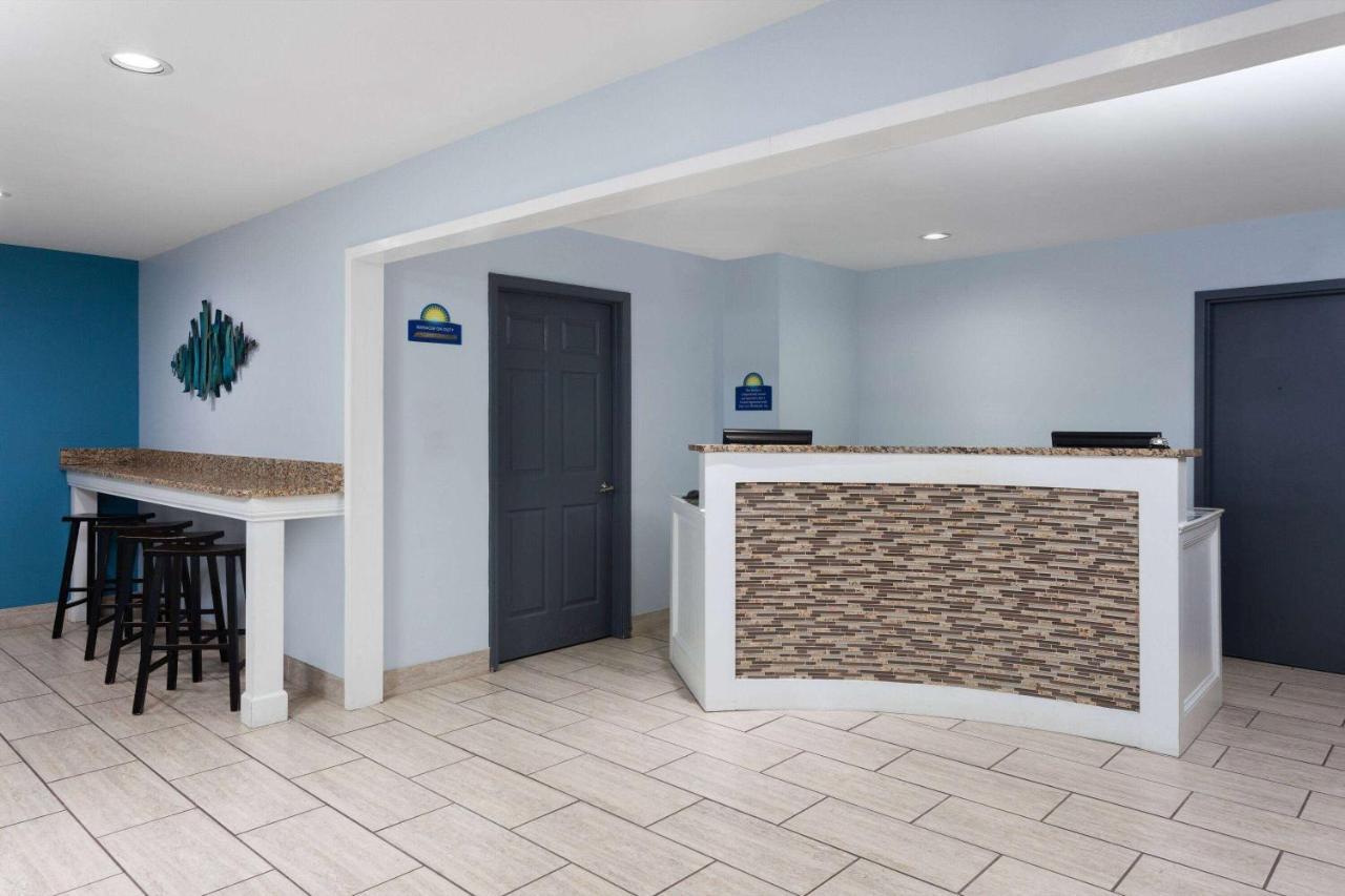 Days Inn & Suites By Wyndham Sellersburg Luaran gambar