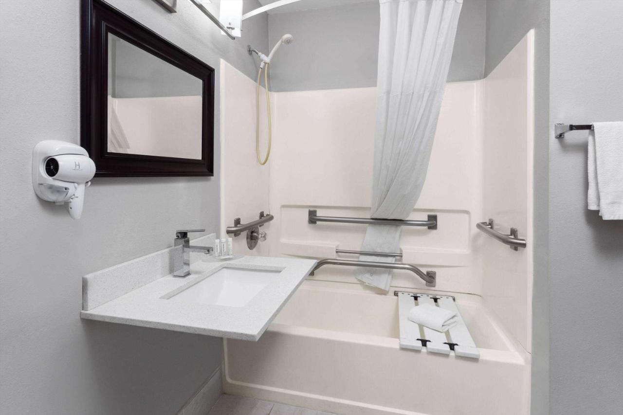 Days Inn & Suites By Wyndham Sellersburg Luaran gambar