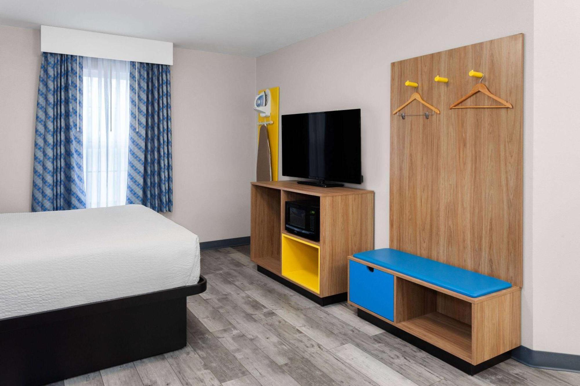 Days Inn & Suites By Wyndham Sellersburg Luaran gambar