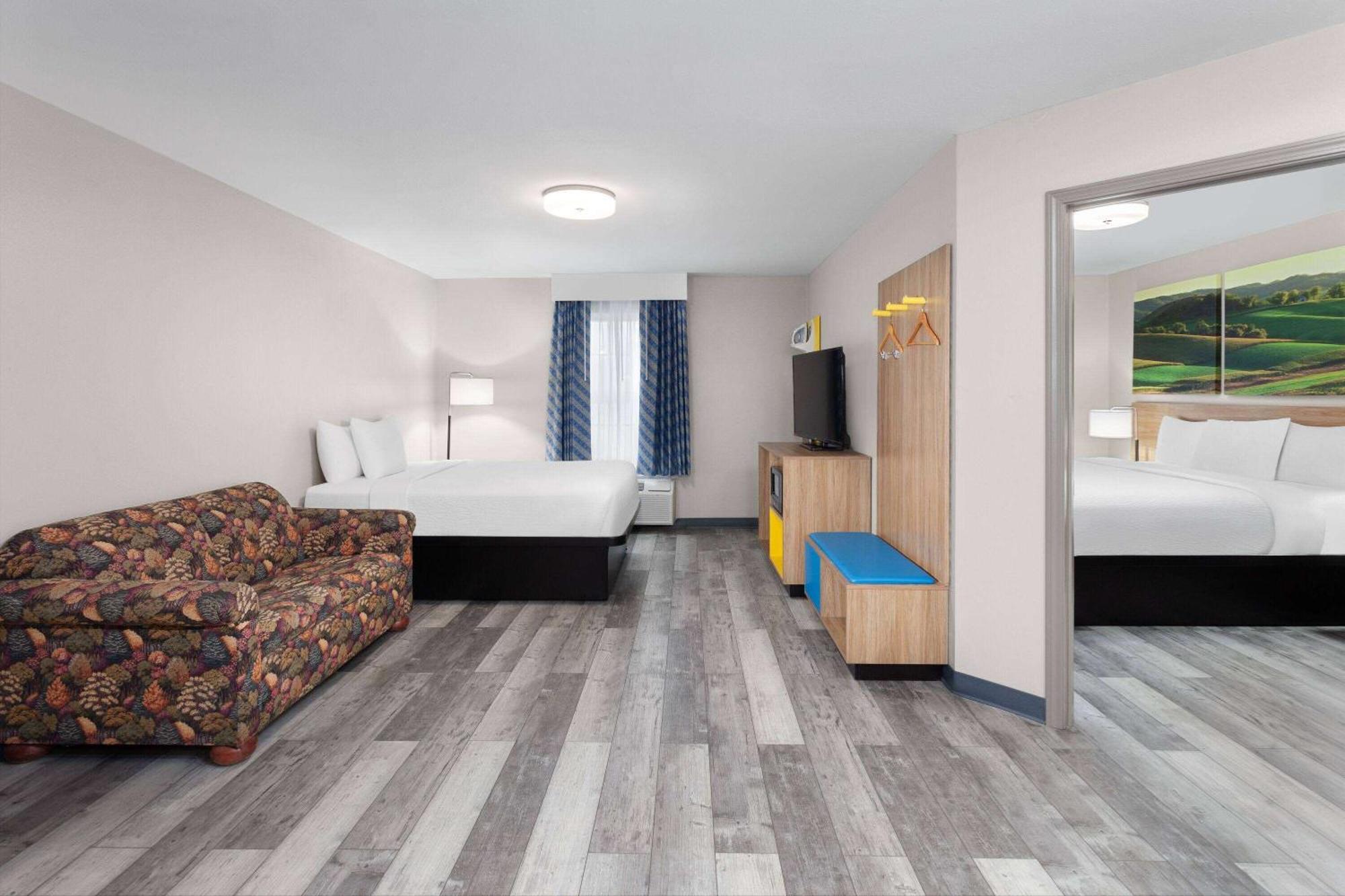 Days Inn & Suites By Wyndham Sellersburg Luaran gambar