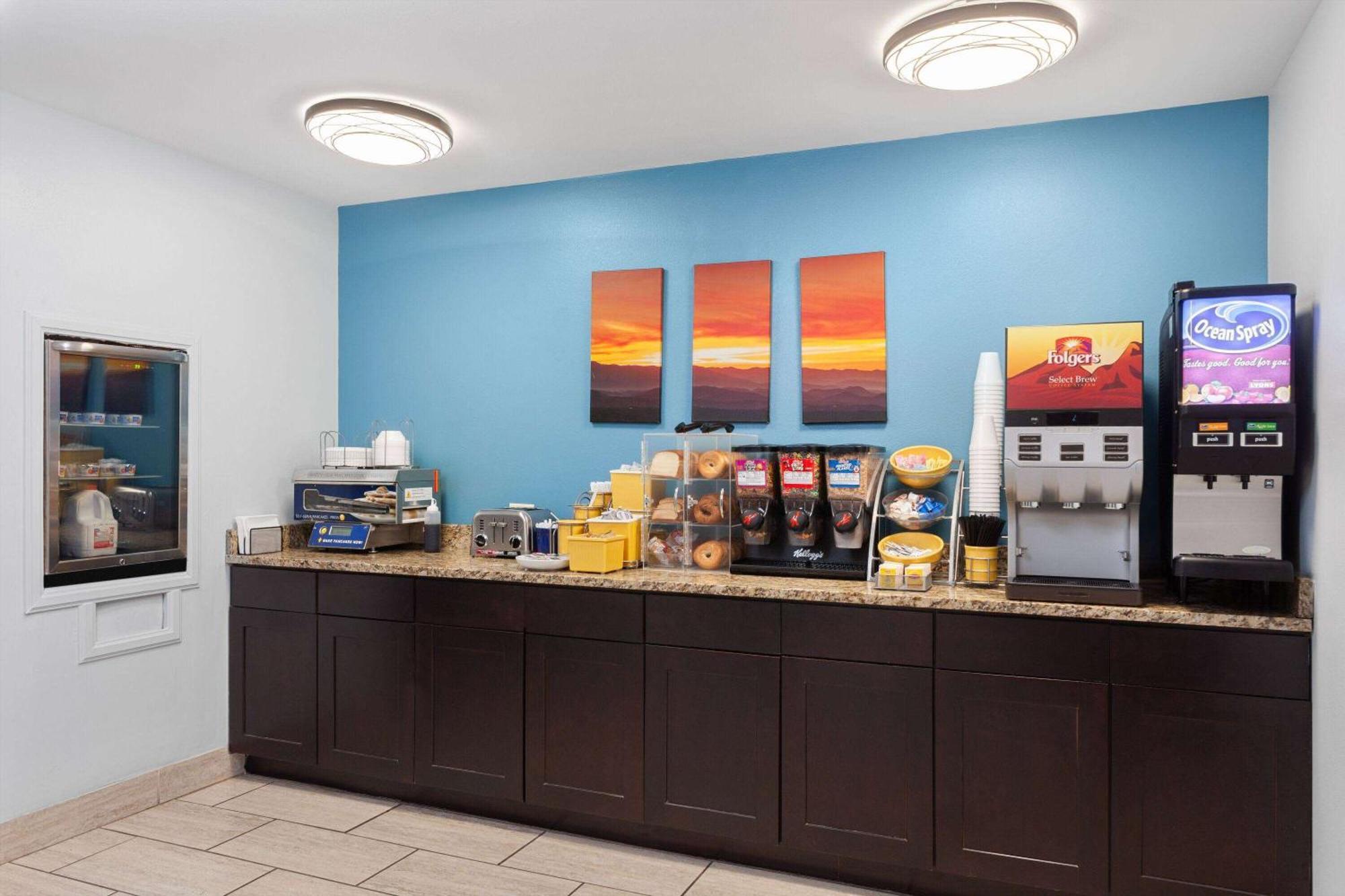 Days Inn & Suites By Wyndham Sellersburg Luaran gambar