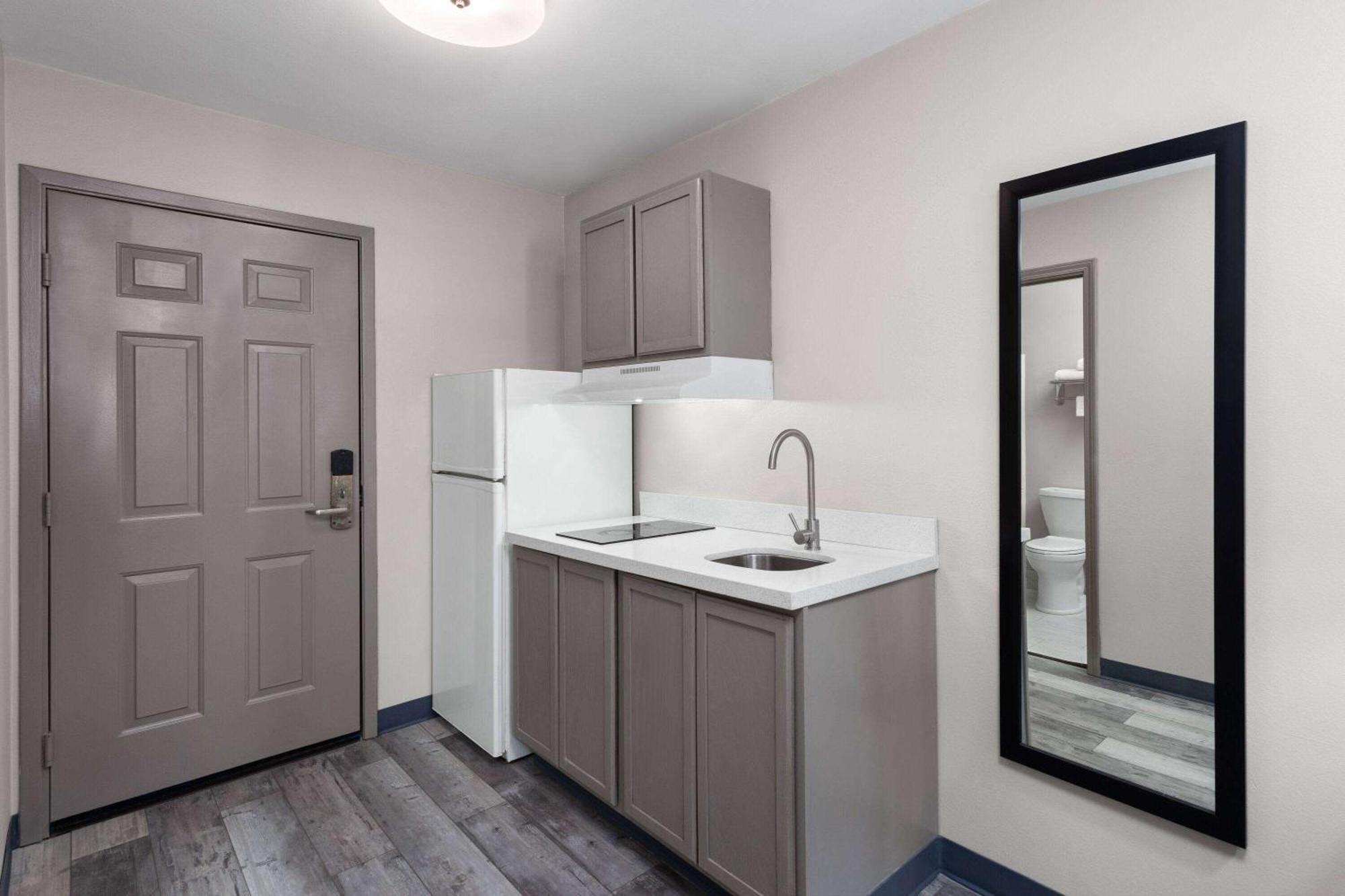 Days Inn & Suites By Wyndham Sellersburg Luaran gambar