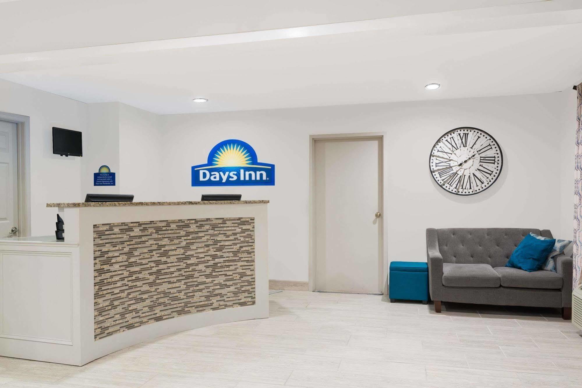 Days Inn & Suites By Wyndham Sellersburg Luaran gambar
