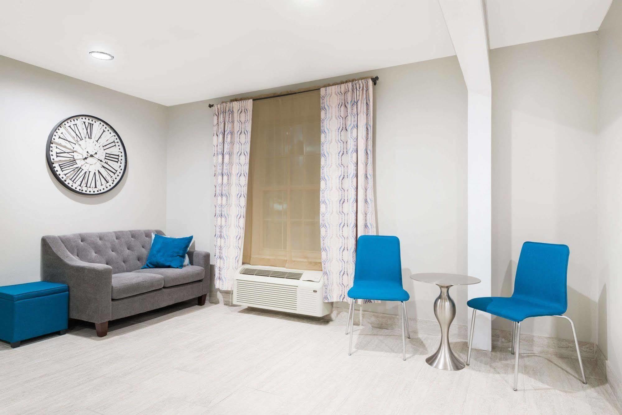 Days Inn & Suites By Wyndham Sellersburg Luaran gambar